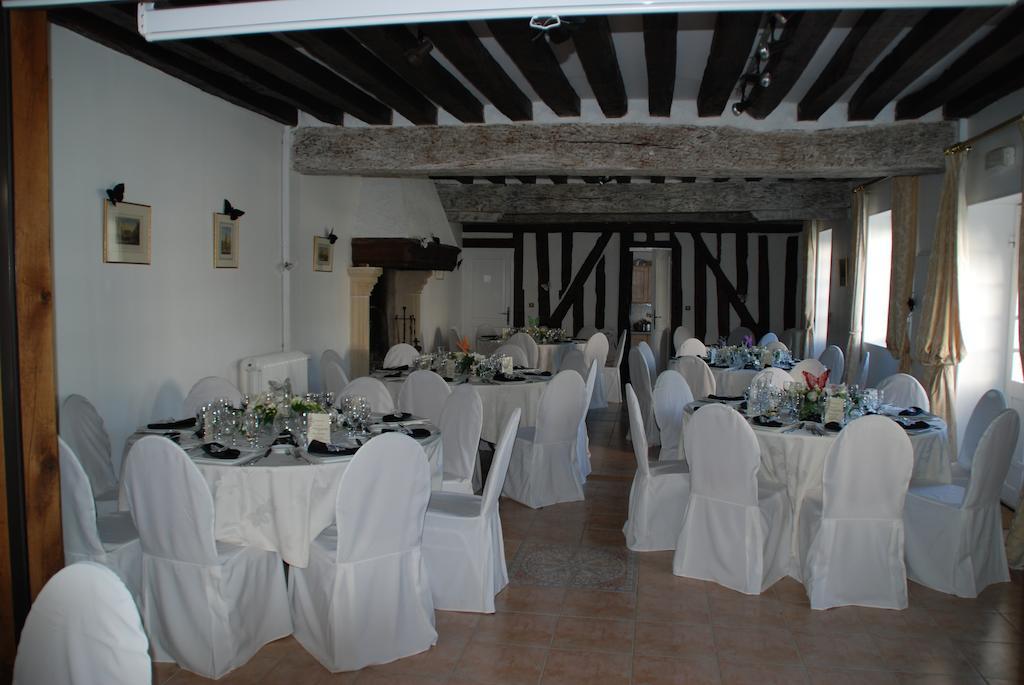 Chambres D'Hotes Du Chateau De Champvallins Sandillon Zewnętrze zdjęcie